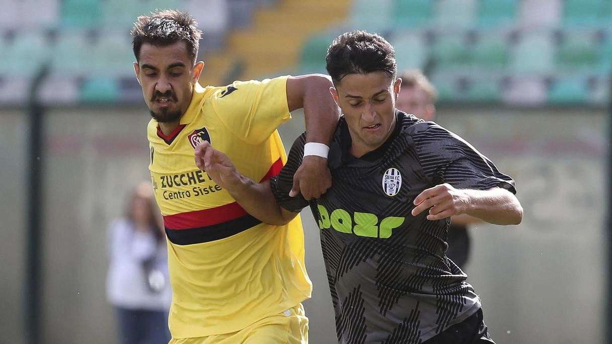 Antonio Borgia in azione nella partita che il Montevarchi ha perso a Siena Antonio Borgia in azione nella partita che il Montevarchi ha perso a Siena