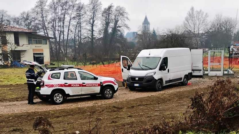 Il cantiere dei lavori di installazione dell’antenna 5G di 35 metri a Filetto nel comune di Villafranca attualmente sospeso dal Comune Il cantiere dei lavori di installazione dell’antenna 5G di 35 metri a Filetto nel comune di Villafranca attualmente sospeso dal Comune