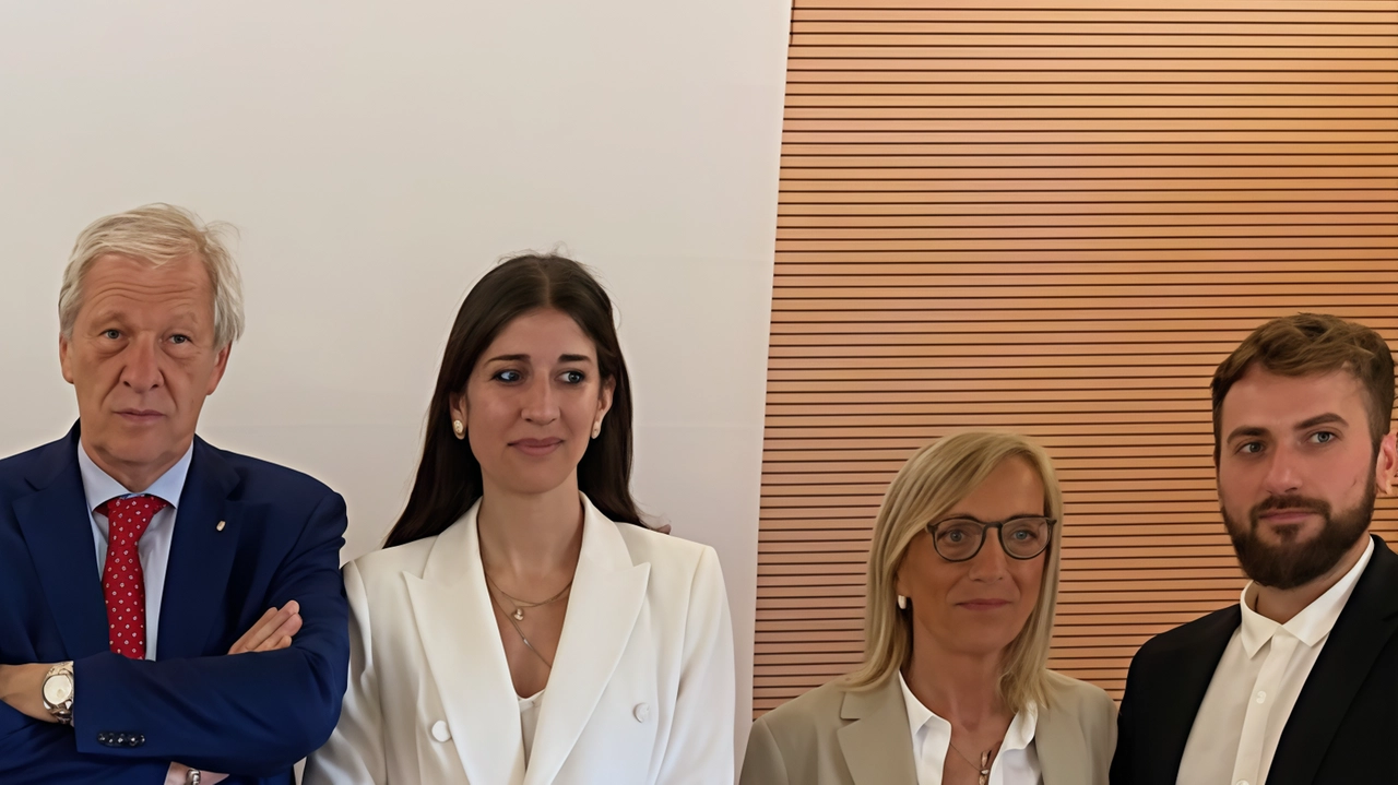 Tante le autorità e i personaggi castellani che hanno partecipato alla presentazione del Premio “Raccont’Arti” di fotografia a Castelfiorentino Tante le autorità e i personaggi castellani che hanno partecipato alla presentazione del Premio “Raccont’Arti” di fotografia a Castelfiorentino