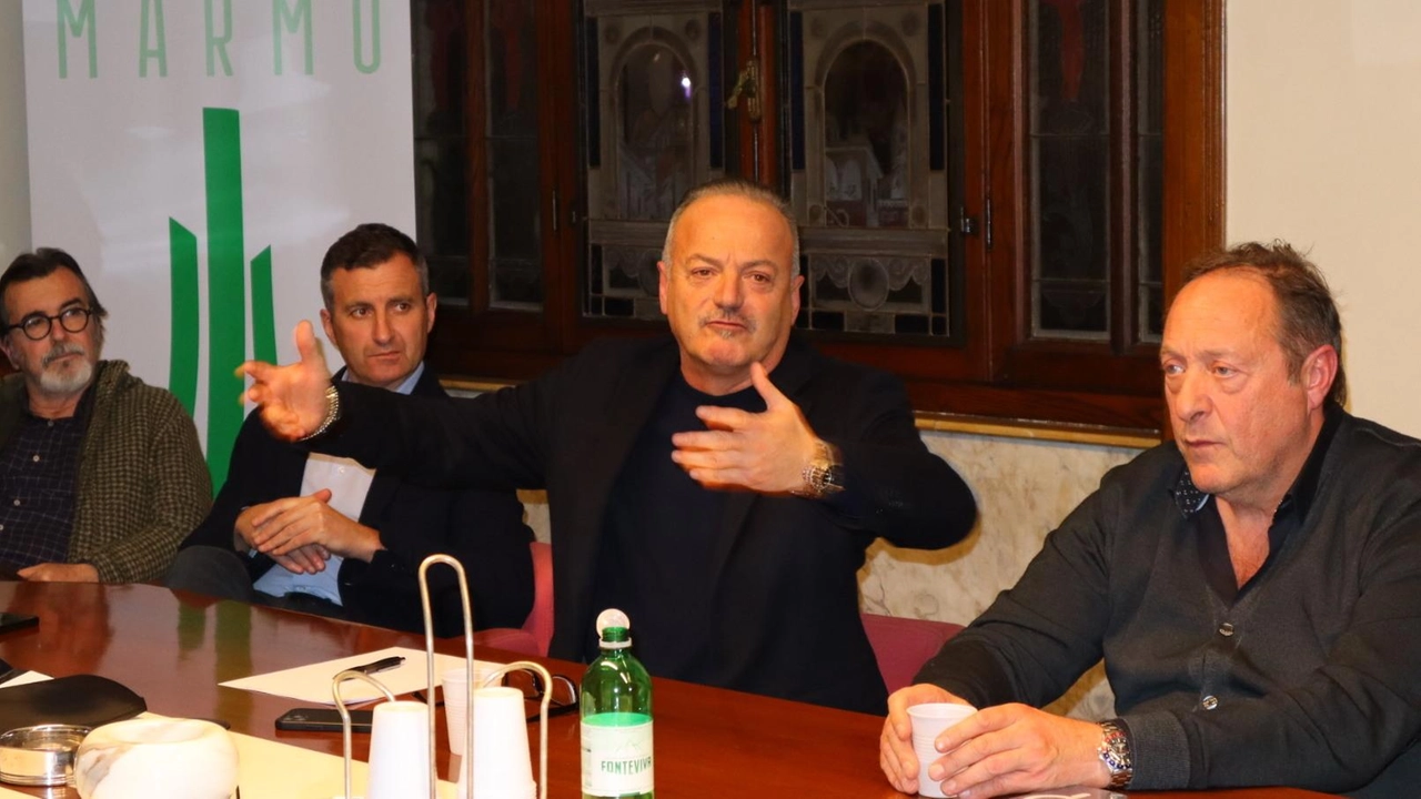 L’incontro tra Dino Sodini del Consorzio di bonifica con le categorie economiche L’incontro tra Dino Sodini del Consorzio di bonifica con le categorie economiche