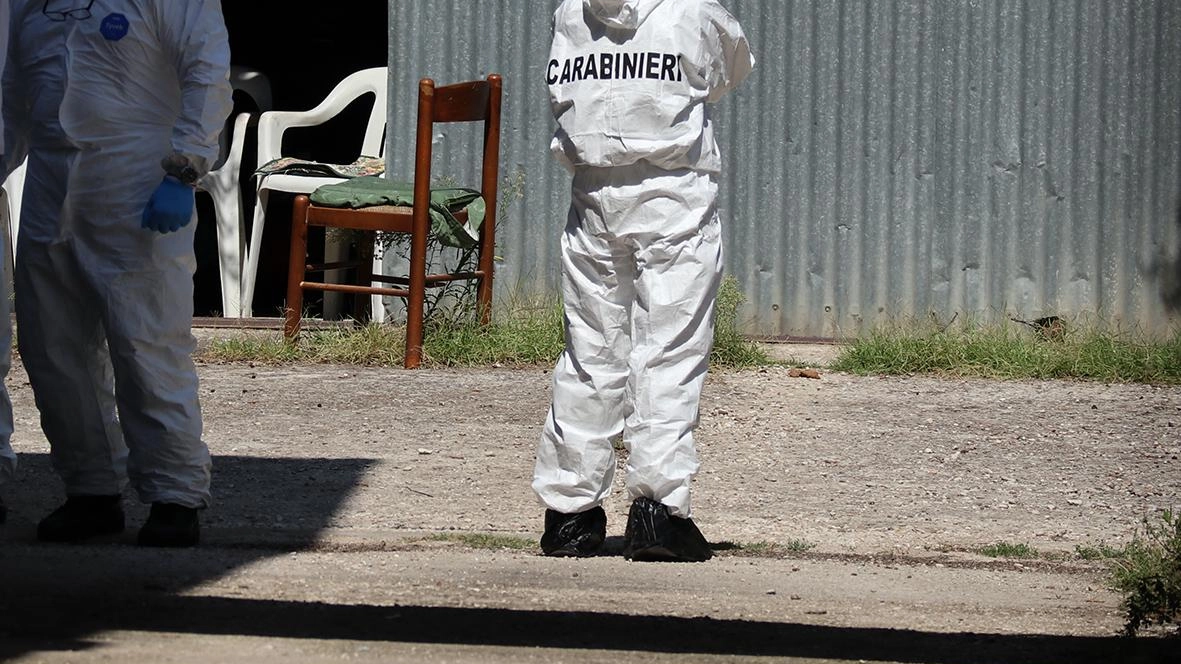 Sopralluogo dei carabinieri del Ris nella villetta di Prisciano Sopralluogo dei carabinieri del Ris nella villetta di Prisciano
