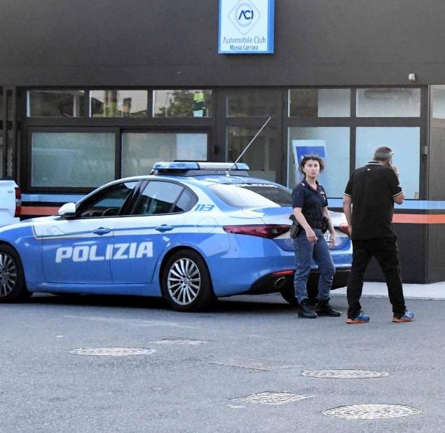 https://www.lanazione.it/image-service/view/acePublic/alias/contentid/Yjk4ZGRjNGQtODgyOS00/0/lidentikit-del-fuggitivo-e-le-telecamere.jpeg?f=1.91:1&w=1200