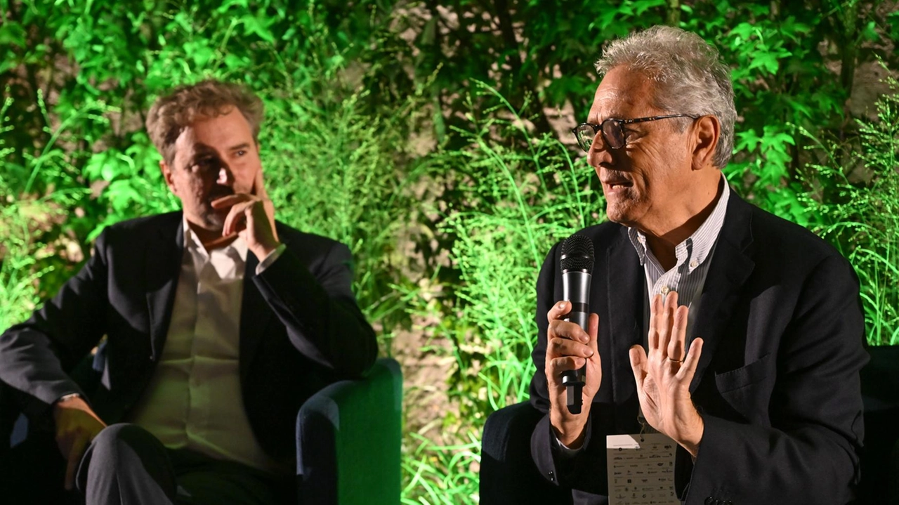 Il confronto tra Mario Pardini, sindaco di Lucca, e Francesco Rutelli, ex sindaco di Roma (Foto Alcide) Il confronto tra Mario Pardini, sindaco di Lucca, e Francesco Rutelli, ex sindaco di Roma (Foto Alcide)