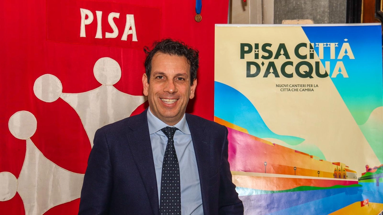 Il vicesindaco di Pisa e assessore ai Lavori pubblici Raffaele Latrofa: ingegnere civile, laureato con 110 e lode all’Università di Pisa, è dipendente del Comune di Cascina Il vicesindaco di Pisa e assessore ai Lavori pubblici Raffaele Latrofa: ingegnere civile, laureato con 110 e lode all’Università di Pisa, è dipendente del Comune di Cascina