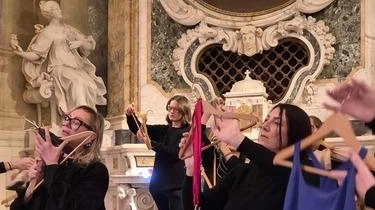 Grande successo per l’ultimo lavoro delle “Donne di Maglia” portato in scena dall’Associazione Teatrale Guarnieri “La Gruccia“ In una cornice... Grande successo per l’ultimo lavoro delle “Donne di Maglia” portato in scena dall’Associazione Teatrale Guarnieri “La Gruccia“ In una cornice...