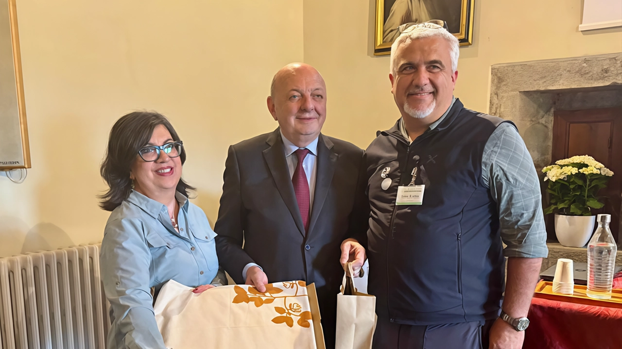 Il titolare del dicastero dell’ambiente alle celebrazioni per il diploma delle Aree Protette. Poi anche una visita a Sasso Ferrino insieme alla presidente del Parco Mazzoli. . Il titolare del dicastero dell’ambiente alle celebrazioni per il diploma delle Aree Protette. Poi anche una visita a Sasso Ferrino insieme alla presidente del Parco Mazzoli. .