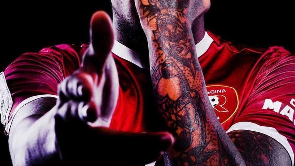 La «FoloMask» mimata da Folorunsho quando vestiva la casacca della Reggina Si tratta dell’esultanza che i tifosi viola sperano di vedere presto anche a Firenze La «FoloMask» mimata da Folorunsho quando vestiva la casacca della Reggina Si tratta dell’esultanza che i tifosi viola sperano di vedere presto anche a Firenze