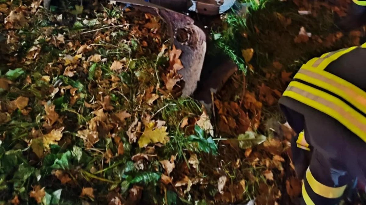 Incidente lungo la Tuderte tra Spoleto e Castel Ritaldi: furgone fuori strada, conducente ferito. Strada pericolosa nonostante interventi per ridurre velocità. Incidente lungo la Tuderte tra Spoleto e Castel Ritaldi: furgone fuori strada, conducente ferito. Strada pericolosa nonostante interventi per ridurre velocità.