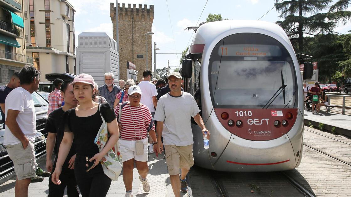 https://www.lanazione.it/image-service/view/acePublic/alias/contentid/YjkzZjk3NTEtZTk2YS00/0/le-nuove-rotte-dei-turisti-santa-croce-affari-ko-ognissanti-vede-il-riscatto.jpeg?f=16:9&w=1200&h=630