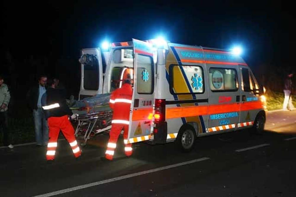 Incidente, i due giovanissimi sbalzati dalla moto. Resta grave a Siena la diciannovenne Incidente, i due giovanissimi sbalzati dalla moto. Resta grave a Siena la diciannovenne