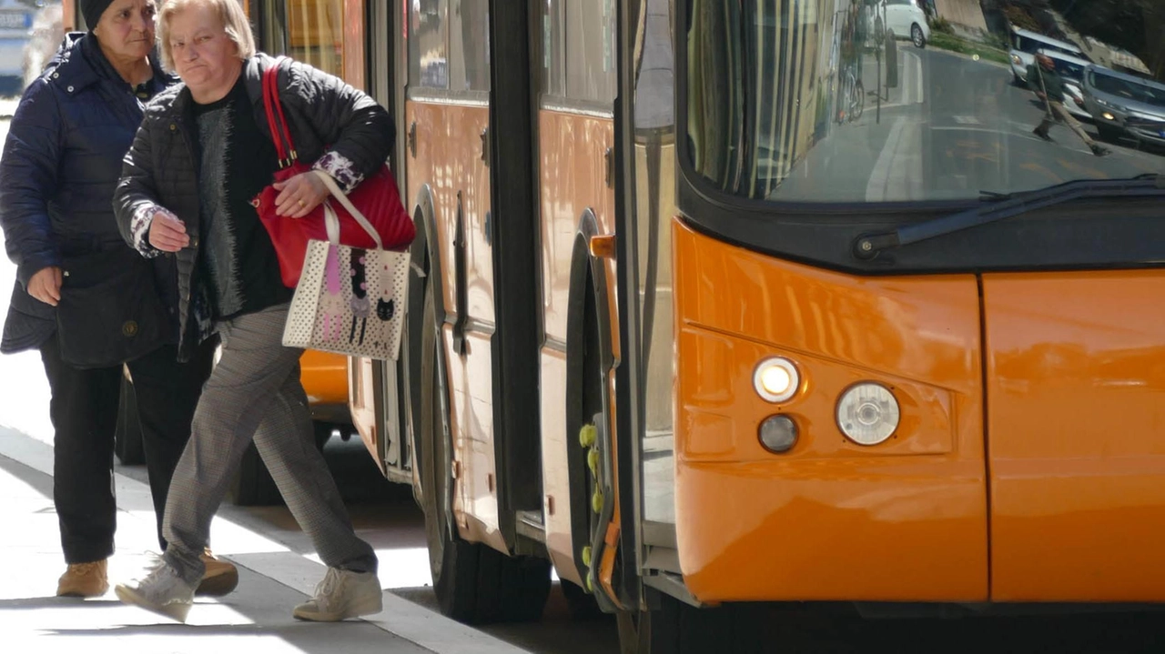 I bus sempre più insicuri. Filt Cgil chiede un tavolo per risolvere il problema della sicurezza per i lavoratori e i passeggeri I bus sempre più insicuri. Filt Cgil chiede un tavolo per risolvere il problema della sicurezza per i lavoratori e i passeggeri