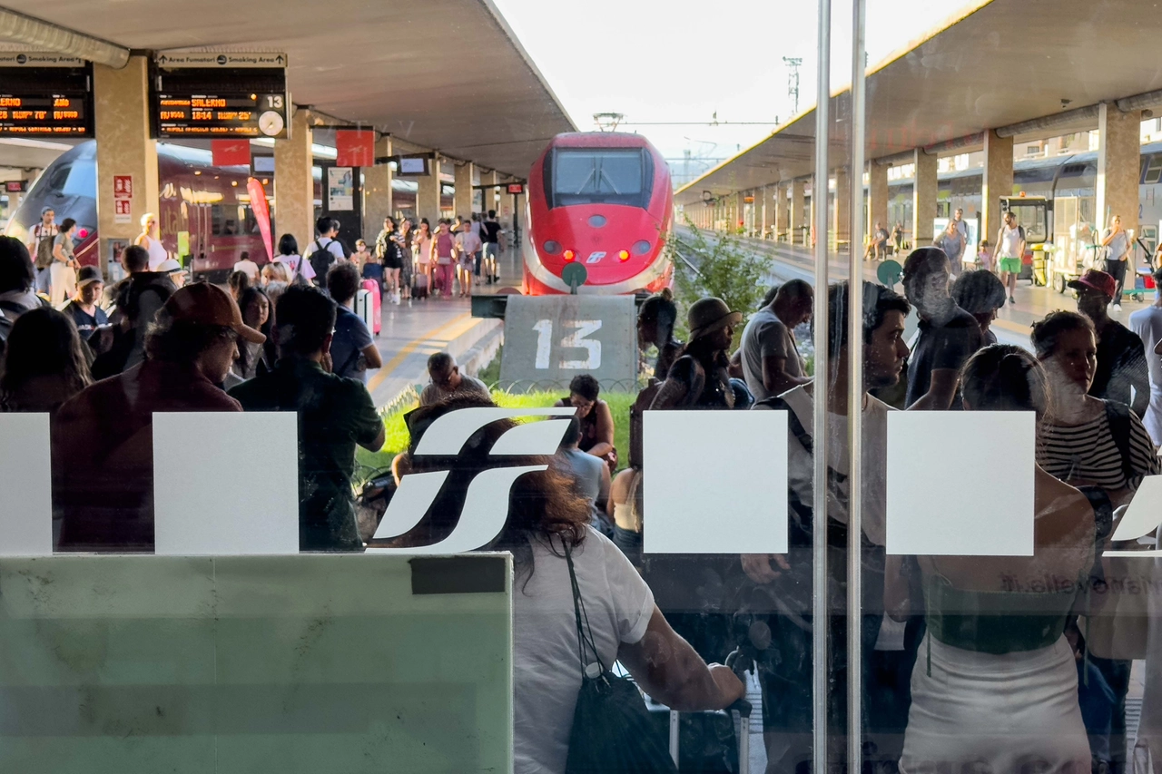 Incendio a Orvieto, treni Alta Velocità con ritardi di oltre 3 ore. Pesanti disagi a Firenze (Foto Giuseppe Cabras / New Press Photo)