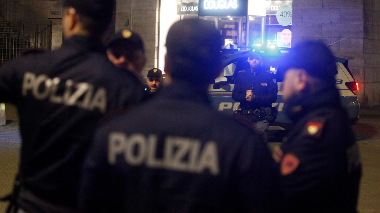 Foto Paolo Lazzeroni-Siena-: POLIZIA DI STATO - POLIZIA DI SIENA NOTTE