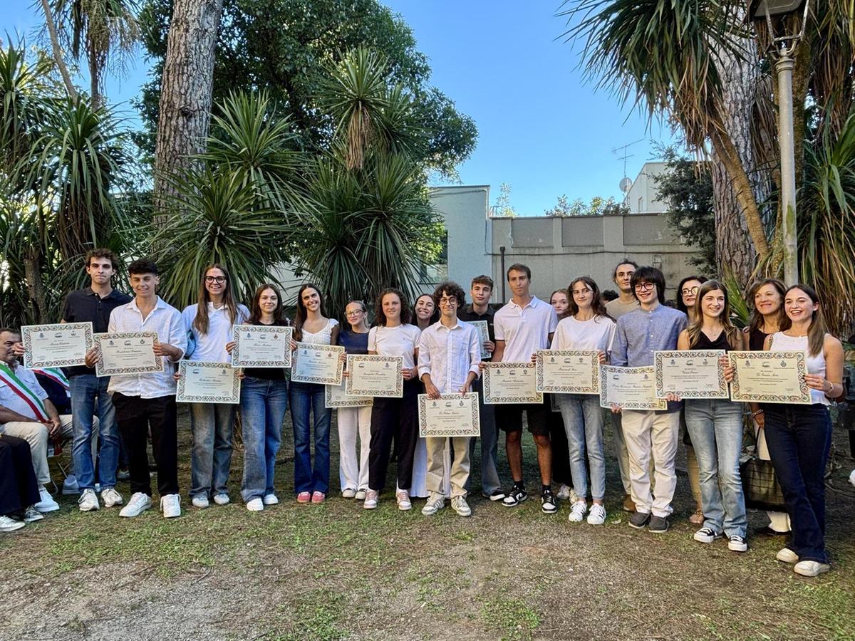Talento, impegno, merito. Premio agli 86 diplomati con 100 alla Maturità Talento, impegno, merito. Premio agli 86 diplomati con 100 alla Maturità