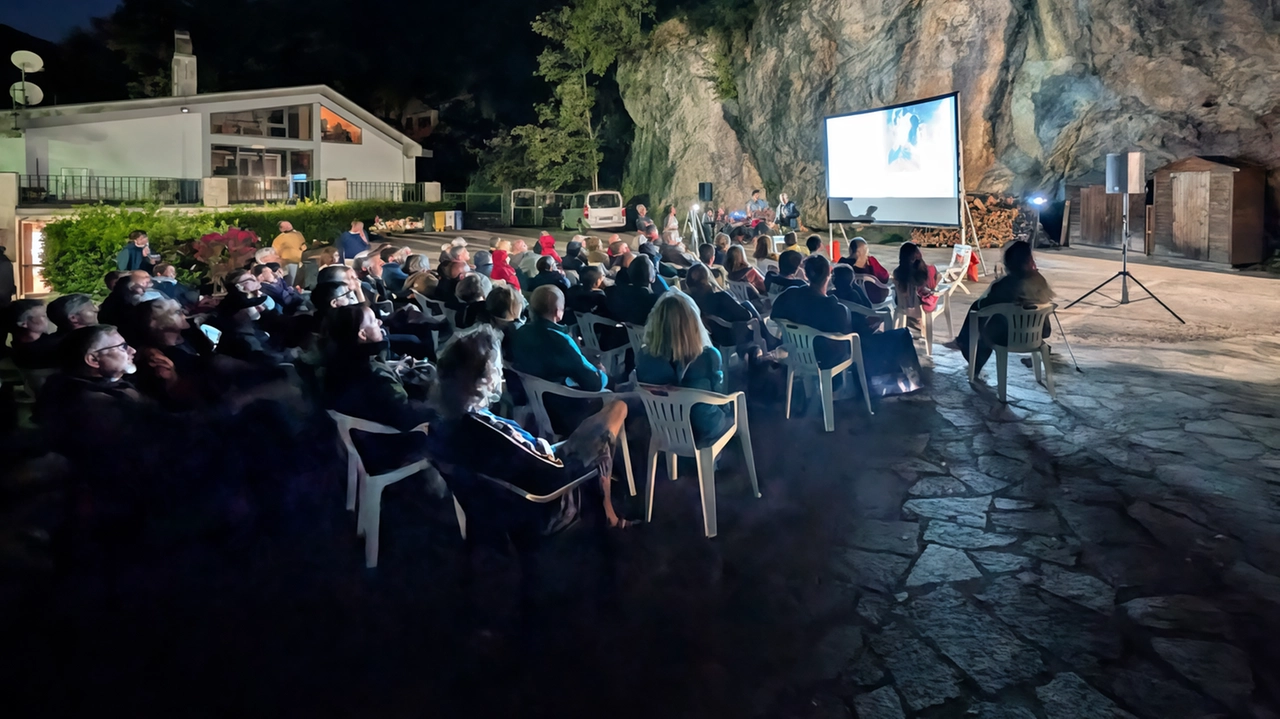 L’edizione 2025 dei Venerdì Speciali ha creato un ponte tra natura e conoscenza, confermando la Grotta del Vento come volano culturale e speleologico di assoluto riferimento L’edizione 2025 dei Venerdì Speciali ha creato un ponte tra natura e conoscenza, confermando la Grotta del Vento come volano culturale e speleologico di assoluto riferimento