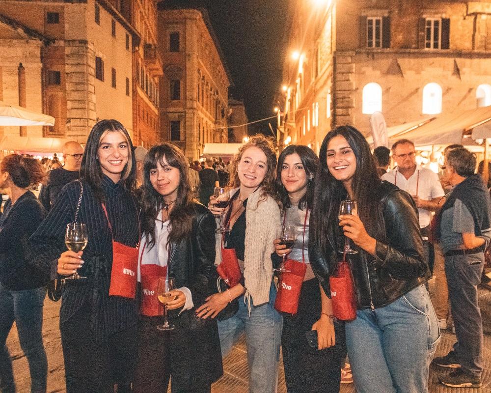Un centro tutto da bere, torna il Festival del vino: svelati i nomi delle cantine