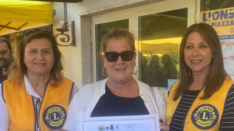 È iniziato il corso di vela per non vedenti "Il buio nel vento" a Forte dei Marmi, promuovendo l'inclusione e l'esperienza sportiva per persone con disabilità visiva. È iniziato il corso di vela per non vedenti "Il buio nel vento" a Forte dei Marmi, promuovendo l'inclusione e l'esperienza sportiva per persone con disabilità visiva.