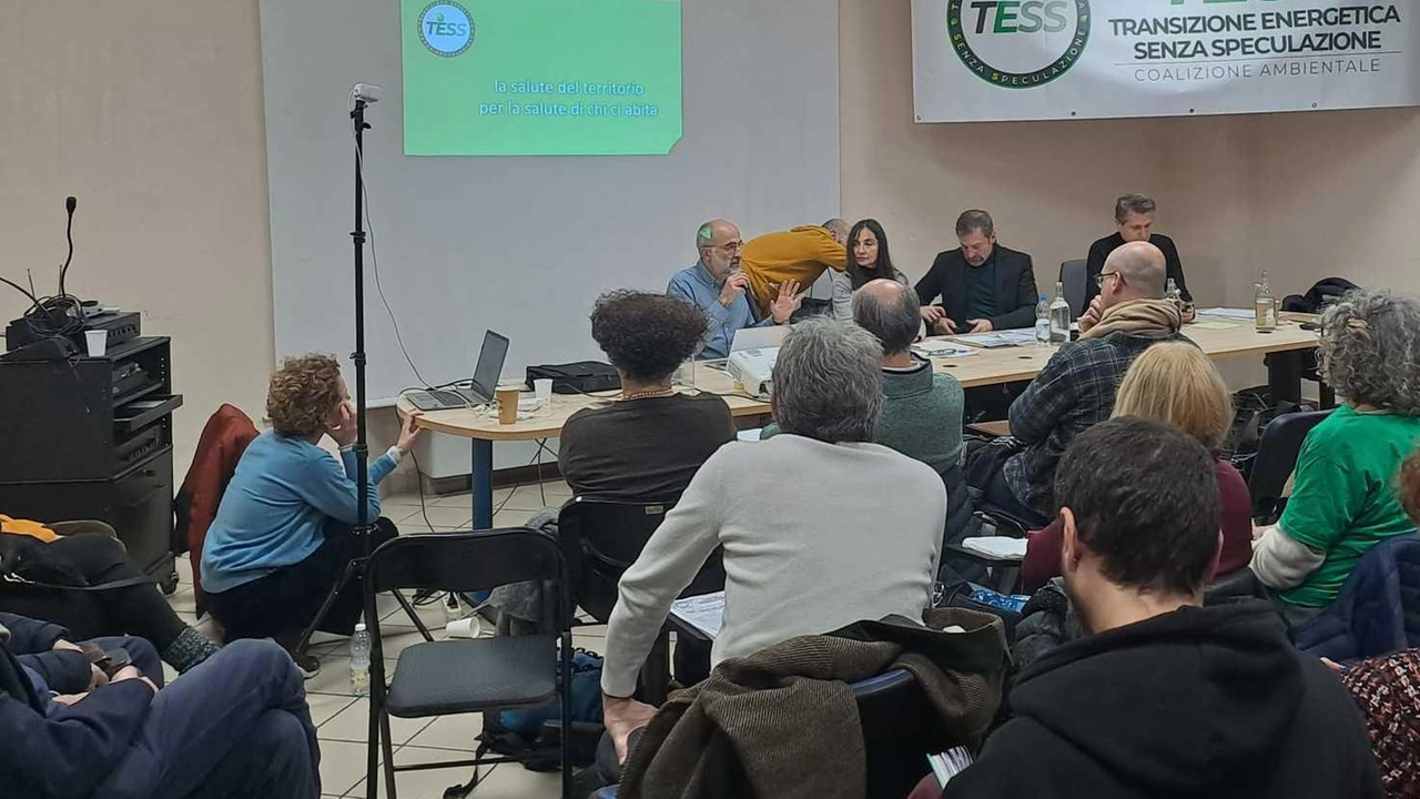 Il convegno a Borgo San Lorenzo, con i rappresentanti dei comitati Appennino Sostenibile e Crinali Bene Comune, che si battono per evitare l’eolico Il convegno a Borgo San Lorenzo, con i rappresentanti dei comitati Appennino Sostenibile e Crinali Bene Comune, che si battono per evitare l’eolico