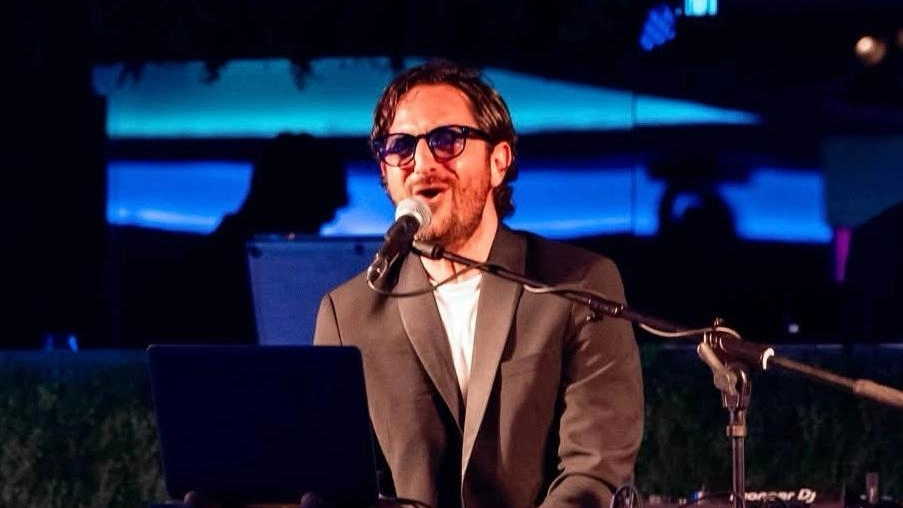 A Cesare Bertolucci, dj amato ed apprezzato, è affidata la colonna sonora della serata sotto le stelle A Cesare Bertolucci, dj amato ed apprezzato, è affidata la colonna sonora della serata sotto le stelle