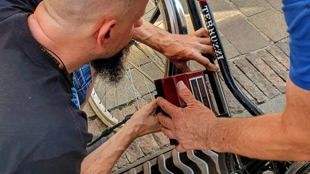 L’iniziativa coinvolge Pisamo, Fiab, Comune, Legambiente, Cesvot, Unipi e la ciclofficina. «La belle equipe» L’iniziativa coinvolge Pisamo, Fiab, Comune, Legambiente, Cesvot, Unipi e la ciclofficina. «La belle equipe»