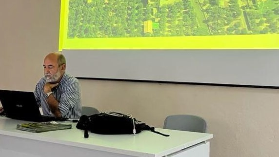 L’oliveto si trova in via Martiri di Sant’Anna a Pozzi in un’area del Comune di 400 metri quadrati che sarà data in gestione a Slow Food L’oliveto si trova in via Martiri di Sant’Anna a Pozzi in un’area del Comune di 400 metri quadrati che sarà data in gestione a Slow Food