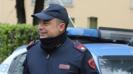 Sono stati arrestati grazie all’intervento di un poliziotto libero dal servizio intervenuto in aiuto di un addetto alla sicurezza... Sono stati arrestati grazie all’intervento di un poliziotto libero dal servizio intervenuto in aiuto di un addetto alla sicurezza...