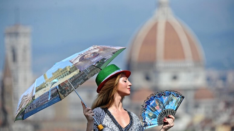 Torna il caldo a Firenze, con le temperature che sfioreranno i quaranta gradi. Il decalogo per affrontare l'afa Torna il caldo a Firenze, con le temperature che sfioreranno i quaranta gradi. Il decalogo per affrontare l'afa