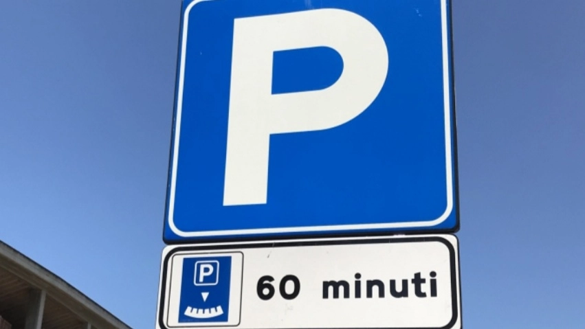 Segnale parcheggio (foto di repertorio) Segnale parcheggio (foto di repertorio)