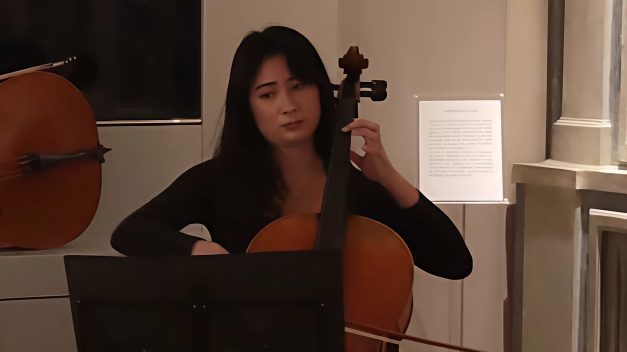 Akemi Battistini al violoncello, con Paolo Biancalana al piano, inaugura i concerti al Noa Akemi Battistini al violoncello, con Paolo Biancalana al piano, inaugura i concerti al Noa