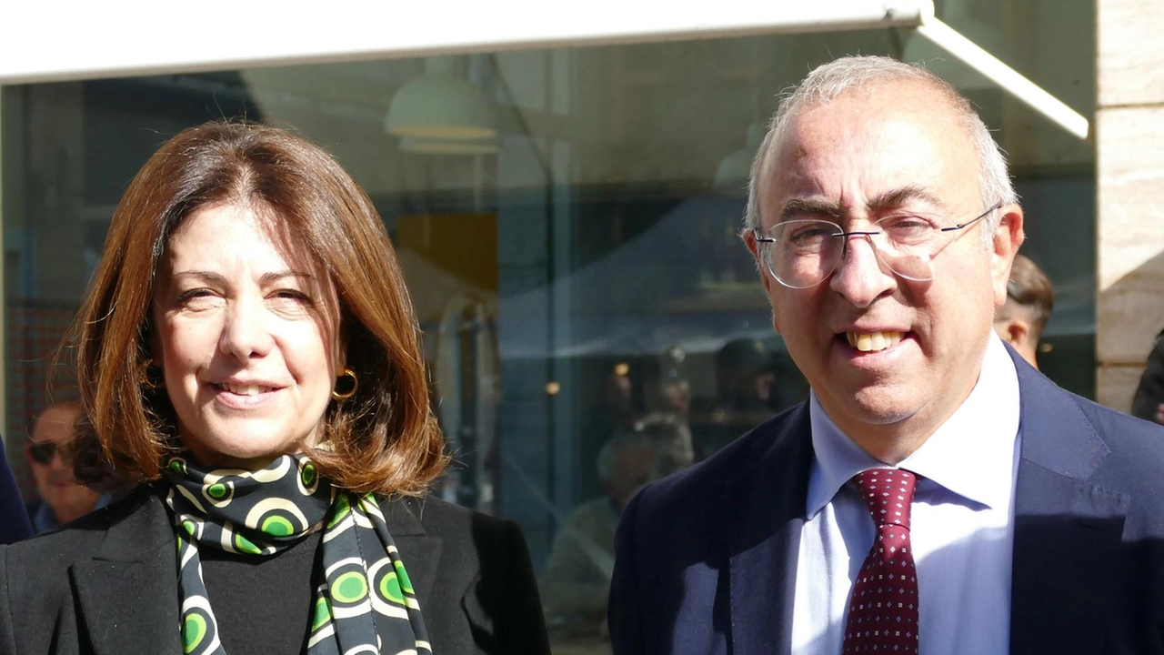 Il questore Maria Luisa Di Lorenzo. e il prefetto Clemente Di Nuzzo Il questore Maria Luisa Di Lorenzo. e il prefetto Clemente Di Nuzzo