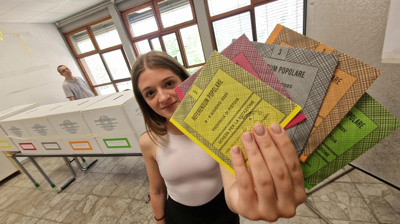 Soltanto in due seggi in tutta la provincia di Pistoia è stato superato il quorum (Acerboni/fotoCastellani) Soltanto in due seggi in tutta la provincia di Pistoia è stato superato il quorum (Acerboni/fotoCastellani)