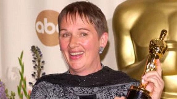 La costumista inglese Lindy Hemming ha vinto il Premio Oscar nel Duemila per il film “Topsy-Turvy“ diretto da Mike Leigh La costumista inglese Lindy Hemming ha vinto il Premio Oscar nel Duemila per il film “Topsy-Turvy“ diretto da Mike Leigh