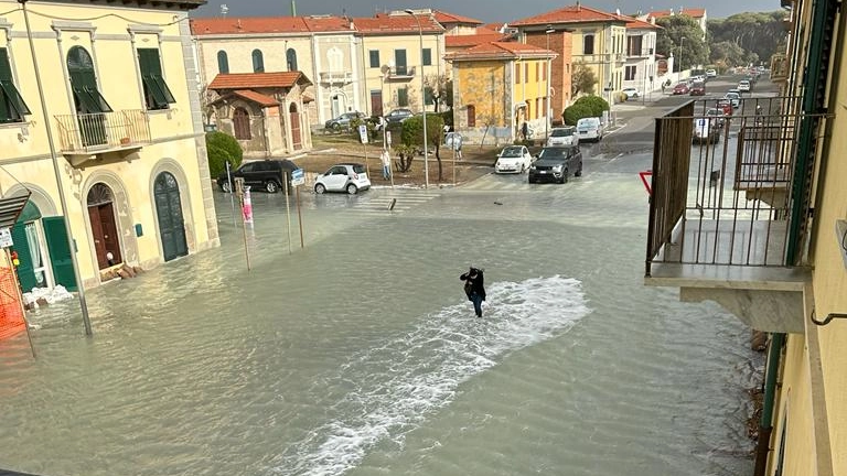 L'ondata di maltempo che ha colpito Marina di Pisa L'ondata di maltempo che ha colpito Marina di Pisa