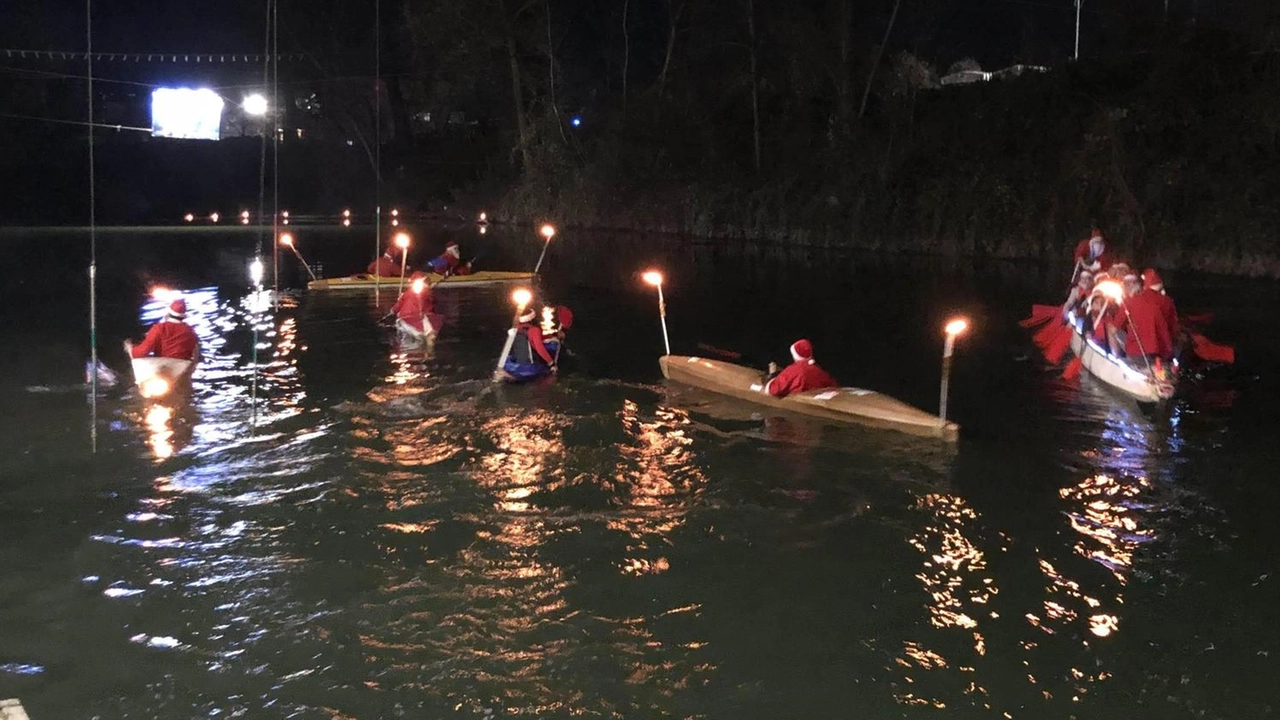 L’appuntamento, come sempre negli ultimi quarant’anni, è per il pomeriggio del 25 dicembre con la discesa delle canoe L’appuntamento, come sempre negli ultimi quarant’anni, è per il pomeriggio del 25 dicembre con la discesa delle canoe
