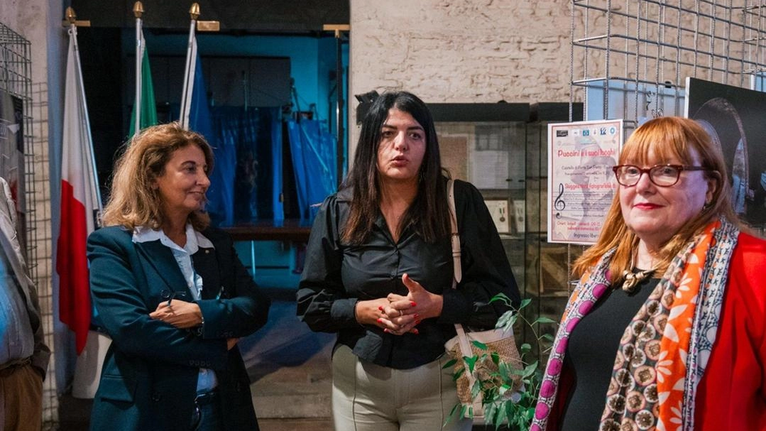Aperta nella sede dei Lucchesi nel Mondo la mostra fotografica “Puccini e i suoi luoghi“, a cura dell’associazione culturale “ArtisticaMente”... Aperta nella sede dei Lucchesi nel Mondo la mostra fotografica “Puccini e i suoi luoghi“, a cura dell’associazione culturale “ArtisticaMente”...
