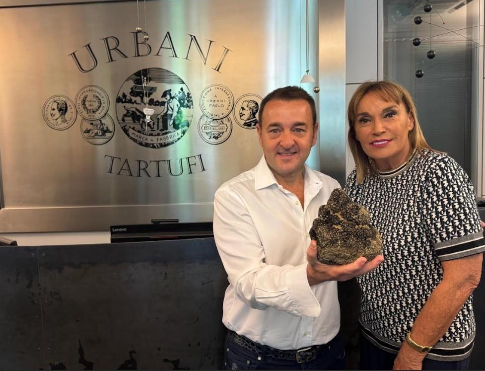 Maxi tartufo trovato in Umbria: pesa un chilo e 400 grammi. Volerà a New York