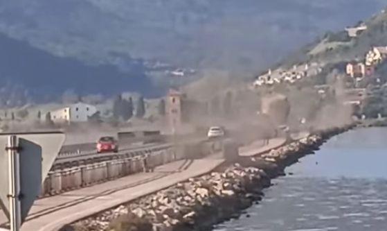 invasione di moscerini nella laguna di orbetello altri due giorni di trattamenti da Lanazione.it invasione di moscerini nella laguna di orbetello altri due giorni di trattamenti