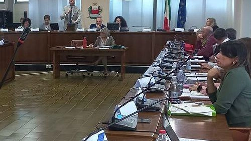 L’intervento del sindaco Giordano Del Chiaro durante il consiglio comunale L’intervento del sindaco Giordano Del Chiaro durante il consiglio comunale