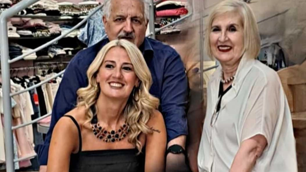 Negozio di calzature per bambini festeggia 55 anni di attività. Da piccolo negozio a punto di riferimento per l'abbigliamento, con radici nel 1969. Negozio di calzature per bambini festeggia 55 anni di attività. Da piccolo negozio a punto di riferimento per l'abbigliamento, con radici nel 1969.