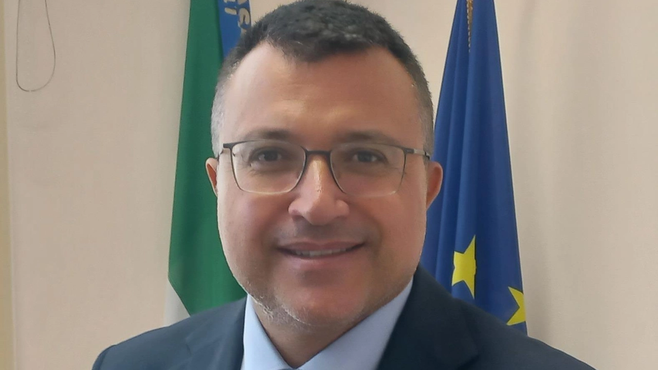 Il dirigente scolastico Giovanni Fiorillo per il secondo anno consecutivo traghetterà l’istituto superiore «Don Lazzeri Stagi» Il dirigente scolastico Giovanni Fiorillo per il secondo anno consecutivo traghetterà l’istituto superiore «Don Lazzeri Stagi»
