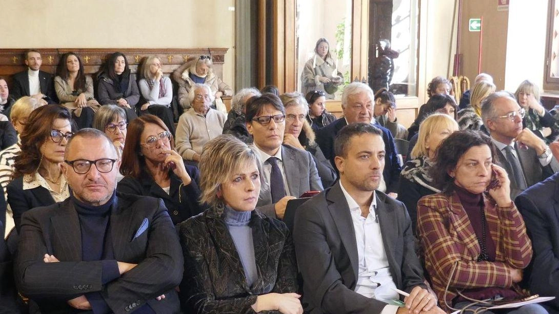 Da sinistra, Tedeschi, direttore carcere, i deputati Mazzetti (FI), Furfaro (Pd) e l’assessora regionale Spinelli (foto Attalmi) Da sinistra, Tedeschi, direttore carcere, i deputati Mazzetti (FI), Furfaro (Pd) e l’assessora regionale Spinelli (foto Attalmi)