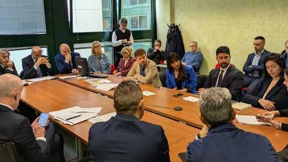 L’incontro tra i rappresentanti di sindaci e la Regione sul delicato tema della sanità Sarà aperto un tavolo permanente per garantire partecipazione