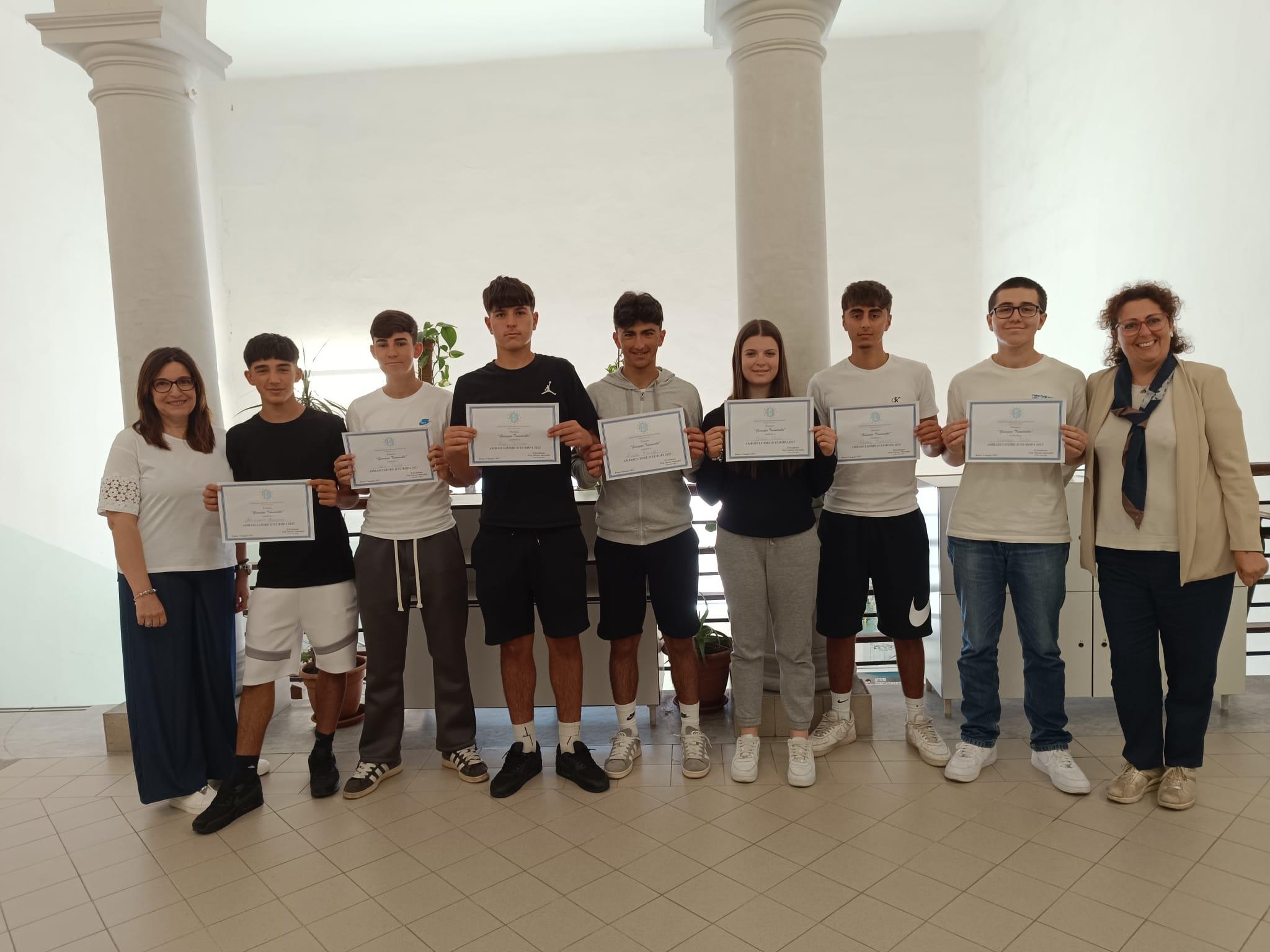 Premi: studenti del ‘Galilei Pacinotti’ vincono il concorso “Ambasciatori d’Europa” Premi: studenti del ‘Galilei Pacinotti’ vincono il concorso “Ambasciatori d’Europa”