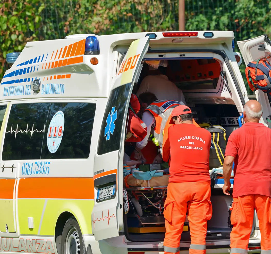 Infortunio sul lavoro. Cinquantenne colpito da una lastra di ferro