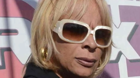 Regina Satariano, presidente del Consultorio Transgenere di Torre del Lago, ha portato alla luce la vicenda Regina Satariano, presidente del Consultorio Transgenere di Torre del Lago, ha portato alla luce la vicenda