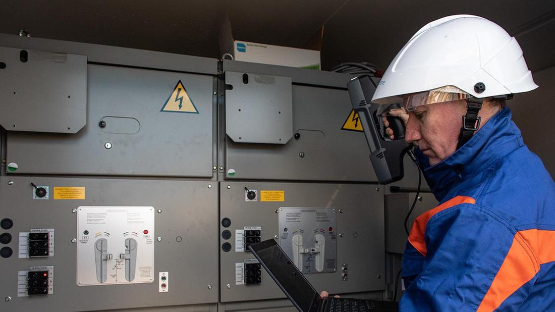 Lavori di E Distribuzione. Black out nelle aziende: "E’ il terzo in un mese"