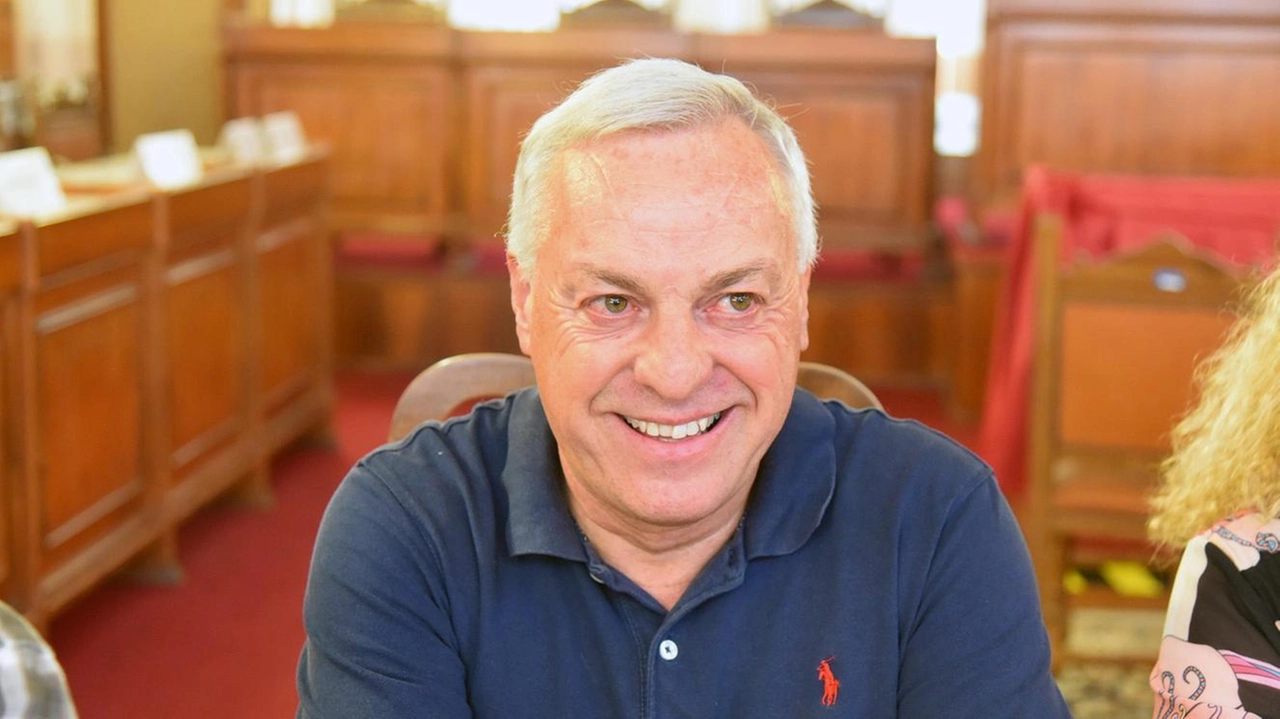 L’assessore comunale di Follonica ai Lavori pubblici Giorgio Poggetti aveva promesso alla dirigente scolastica che l’intervento nell’atrio di ngresso sarebbero stati conclusi entro l’inizio delle lezioni è così è stato L’assessore comunale di Follonica ai Lavori pubblici Giorgio Poggetti aveva promesso alla dirigente scolastica che l’intervento nell’atrio di ngresso sarebbero stati conclusi entro l’inizio delle lezioni è così è stato