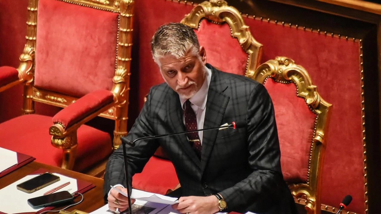 Durante il question time il ministro ribadisce le perplessità sulla governance. Bettarini in difesa: "Responsabilità di chi ha gestito il teatro, non del Comune". Durante il question time il ministro ribadisce le perplessità sulla governance. Bettarini in difesa: "Responsabilità di chi ha gestito il teatro, non del Comune".