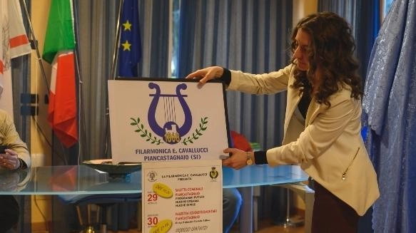 Lo svelamento del nuovo logo della Filarmonica, la presentazione dell’iniziativa con il sindaco Capocchi e l’assessore Piccini Lo svelamento del nuovo logo della Filarmonica, la presentazione dell’iniziativa con il sindaco Capocchi e l’assessore Piccini