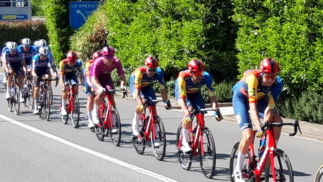 Il passaggio del Giro a Sarzana